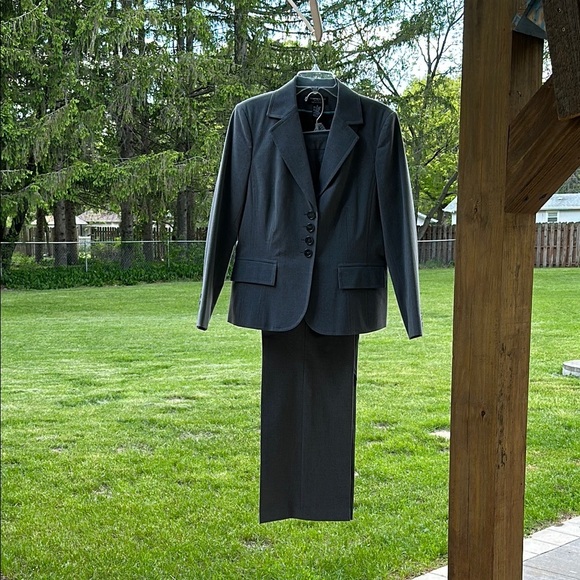 Worthington Women's Grey Business Suit Blazer Size 12 & Slacks Size 14P GUC - Picture 1 of 16